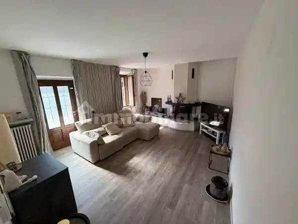 Appartamento in vendita a Oltrona di San Mamette