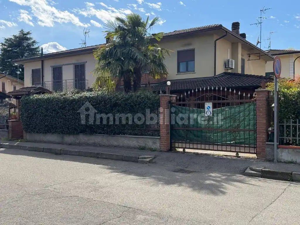 Villa in vendita a Cerro al Lambro