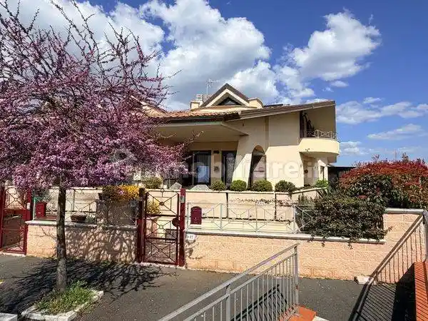 Villa in vendita a Follonica