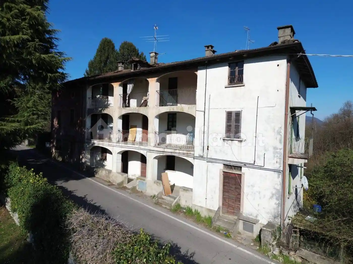 Casa indipendente in vendita a Laveno-Mombello