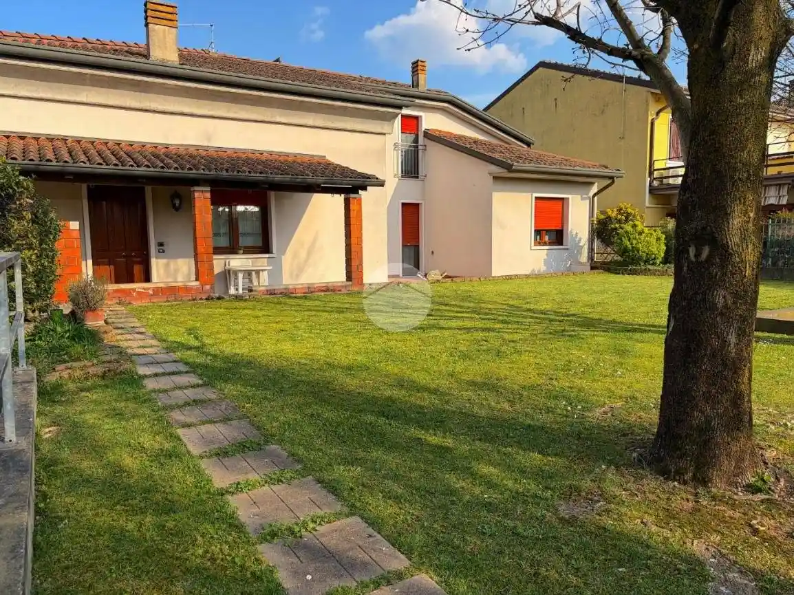 Villa in vendita a Castel d'Azzano