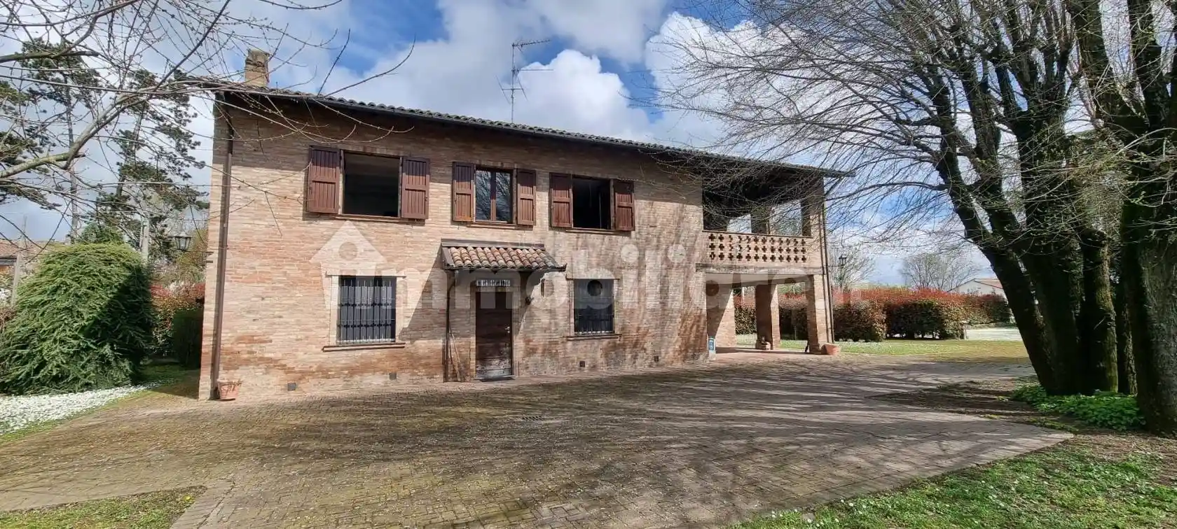 Casa indipendente in vendita a Sale