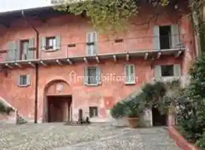 Casa indipendente in vendita a Sesto Calende