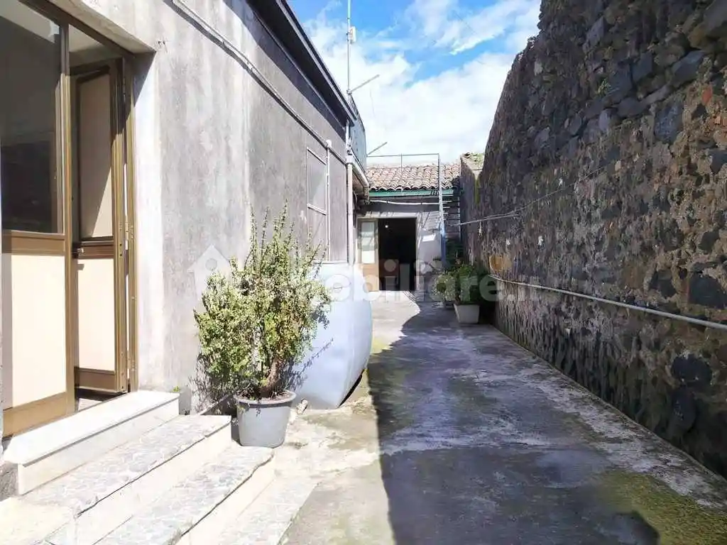 Casa indipendente in vendita a San Giovanni la Punta