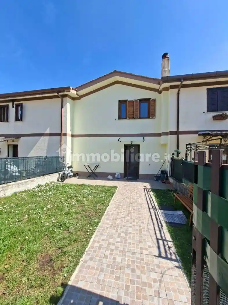 Villetta a schiera in vendita a Pozzaglia Sabina