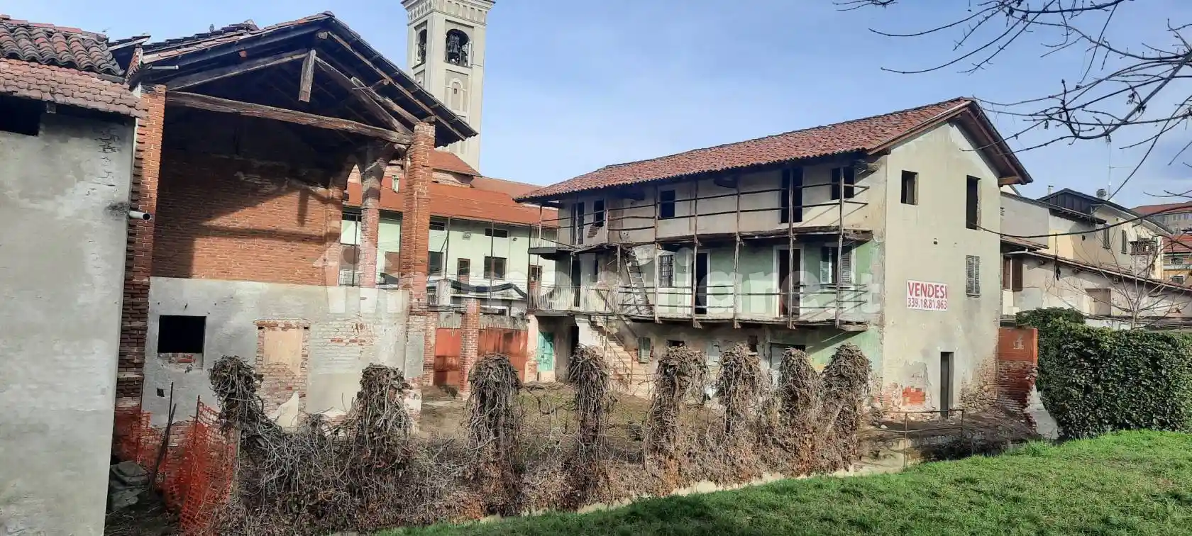 Casa indipendente in vendita a Fara Novarese