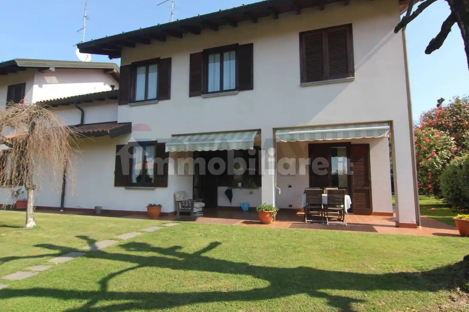 Villa in vendita a Buguggiate