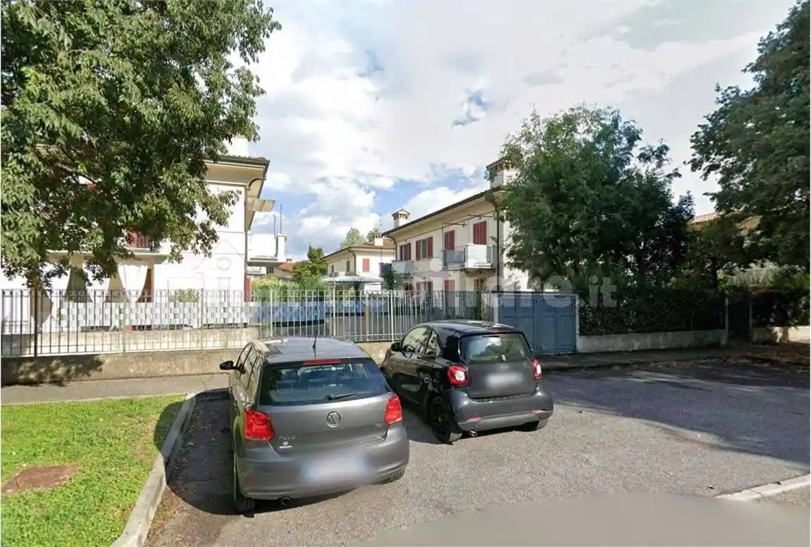 Palazzo - Stabile in vendita a Borgosatollo