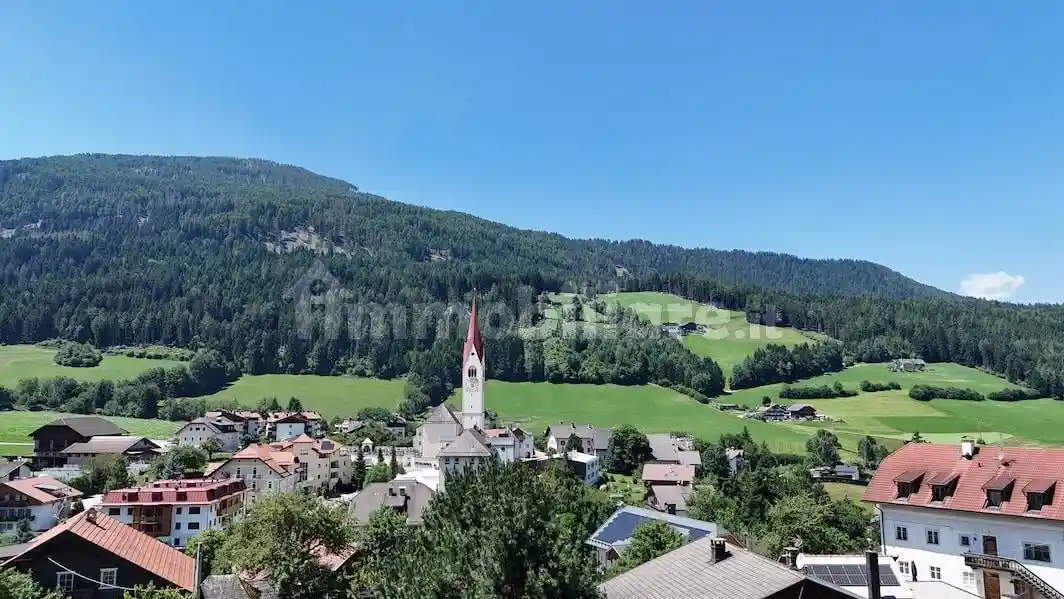 Palazzo - Edificio in vendita a Valdaora