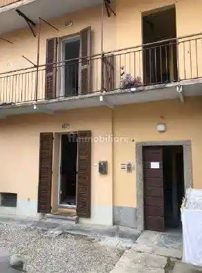 Appartamento in vendita a Gazzada Schianno