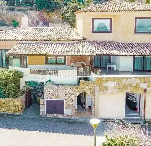 Appartamento in vendita a Arzachena