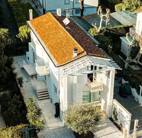 Villa in vendita a Camaiore
