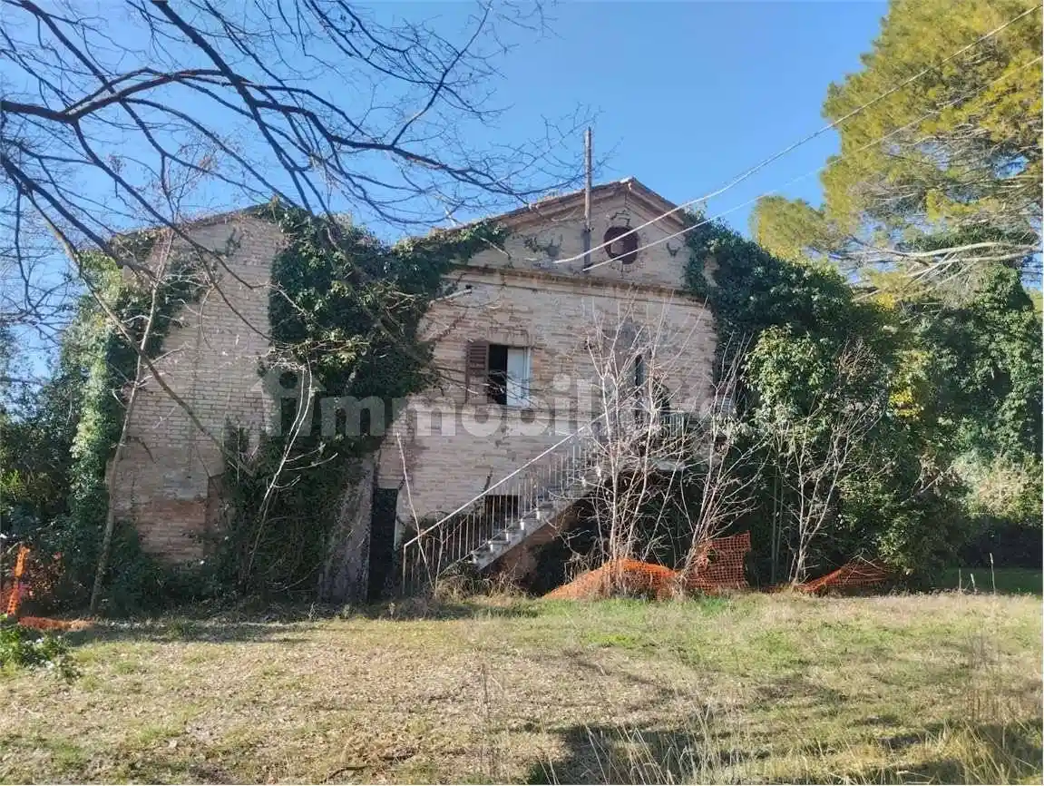 Rustico - Casale in vendita a Macerata