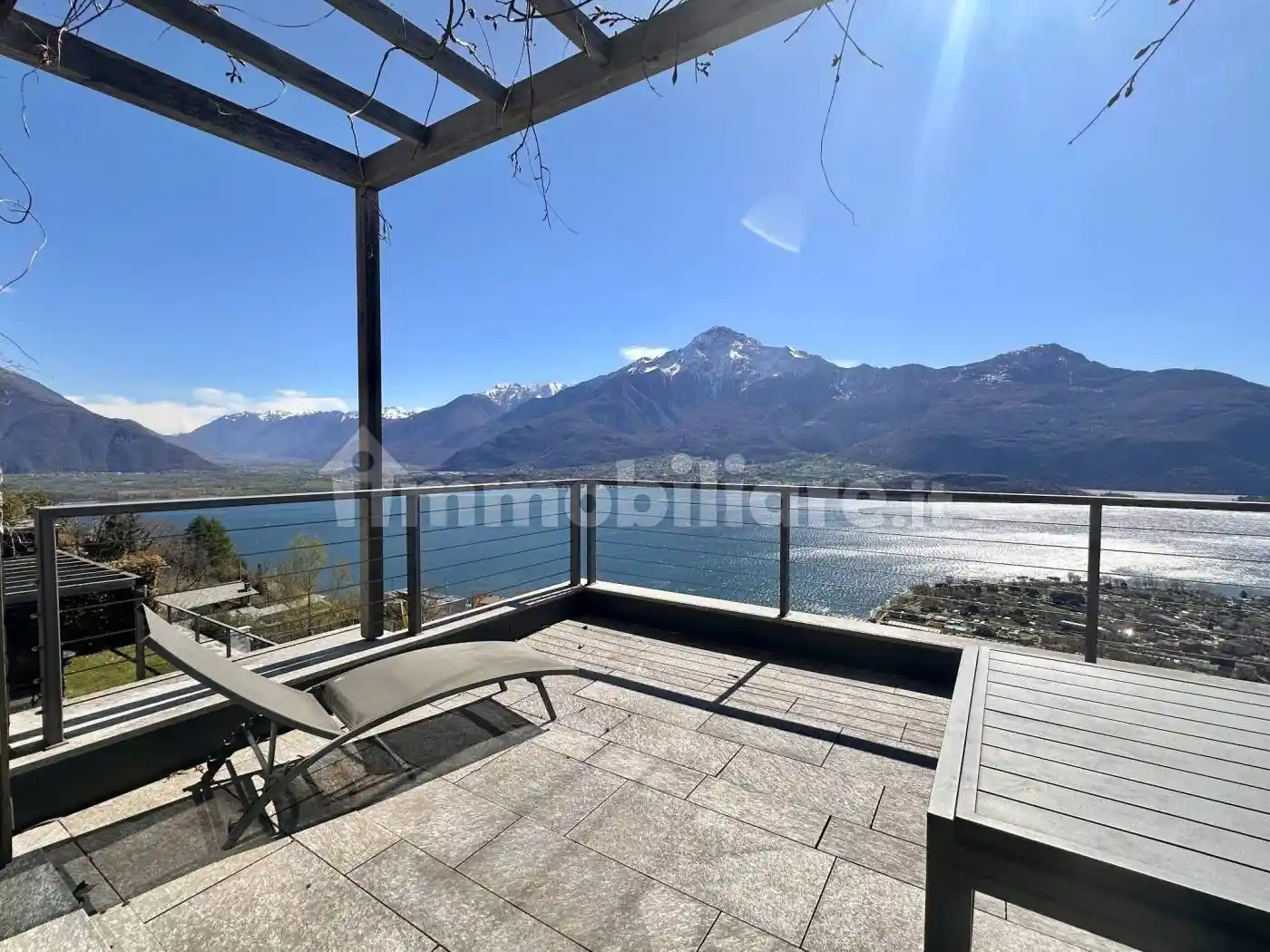 Appartamento in vendita a Domaso