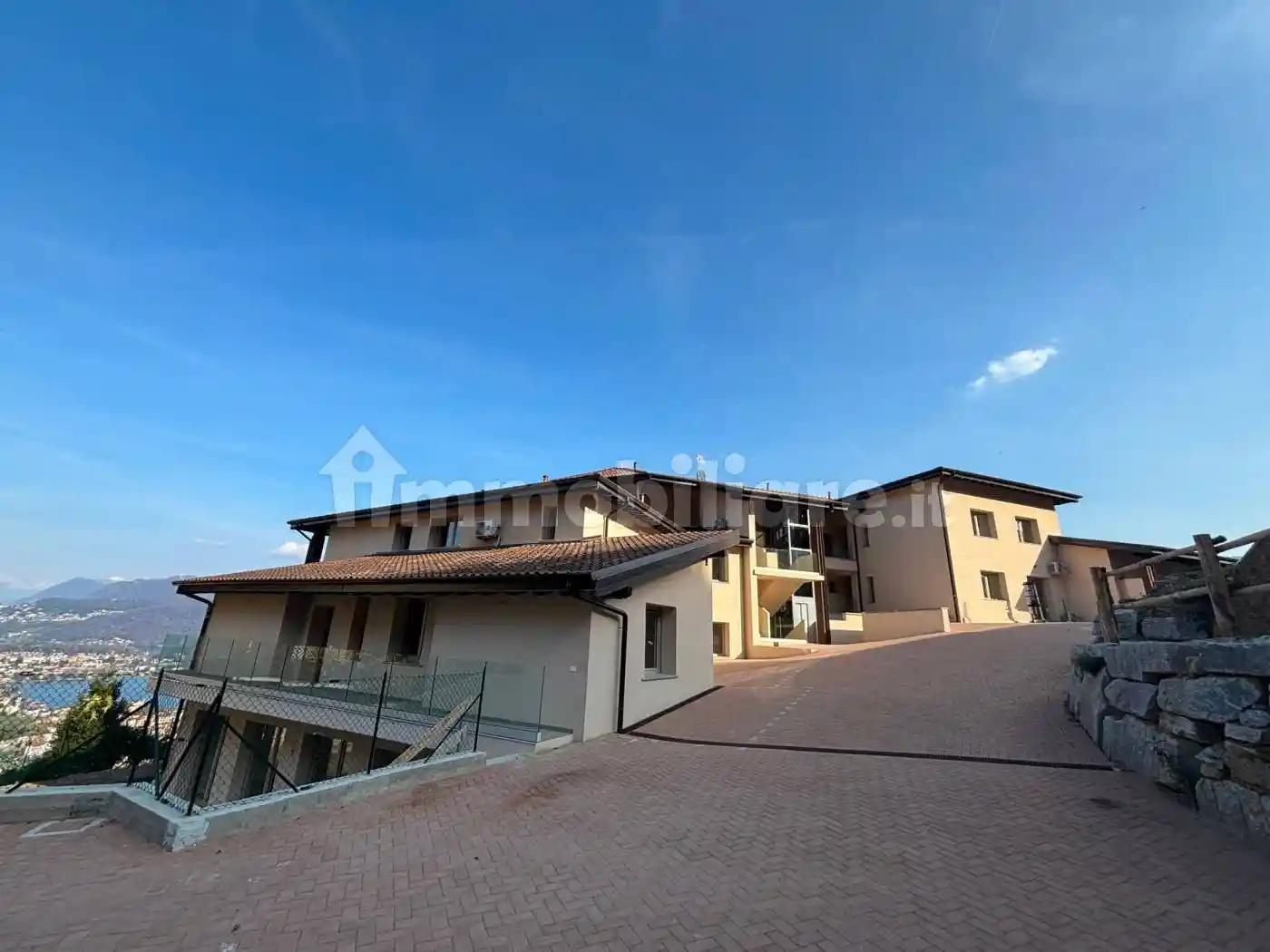 Appartamento in vendita a Cadegliano-Viconago