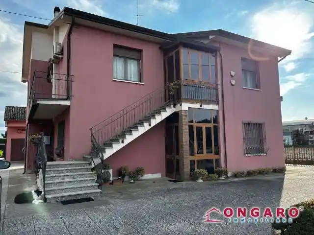 Villa in vendita a Riva del Po