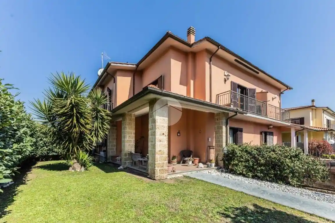Villa in vendita a Monterosi