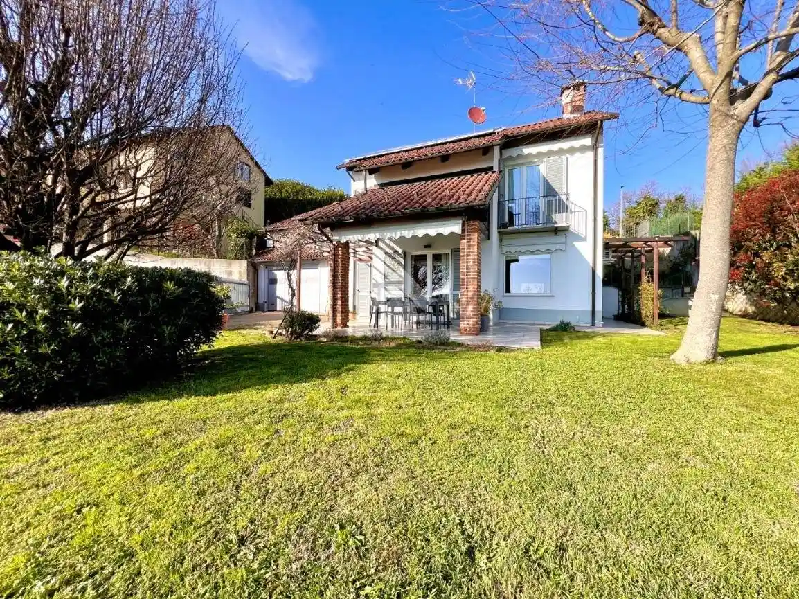 Villa in vendita a Albugnano