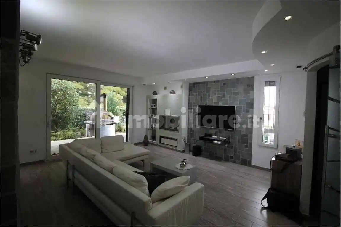 Villa in vendita a Albavilla