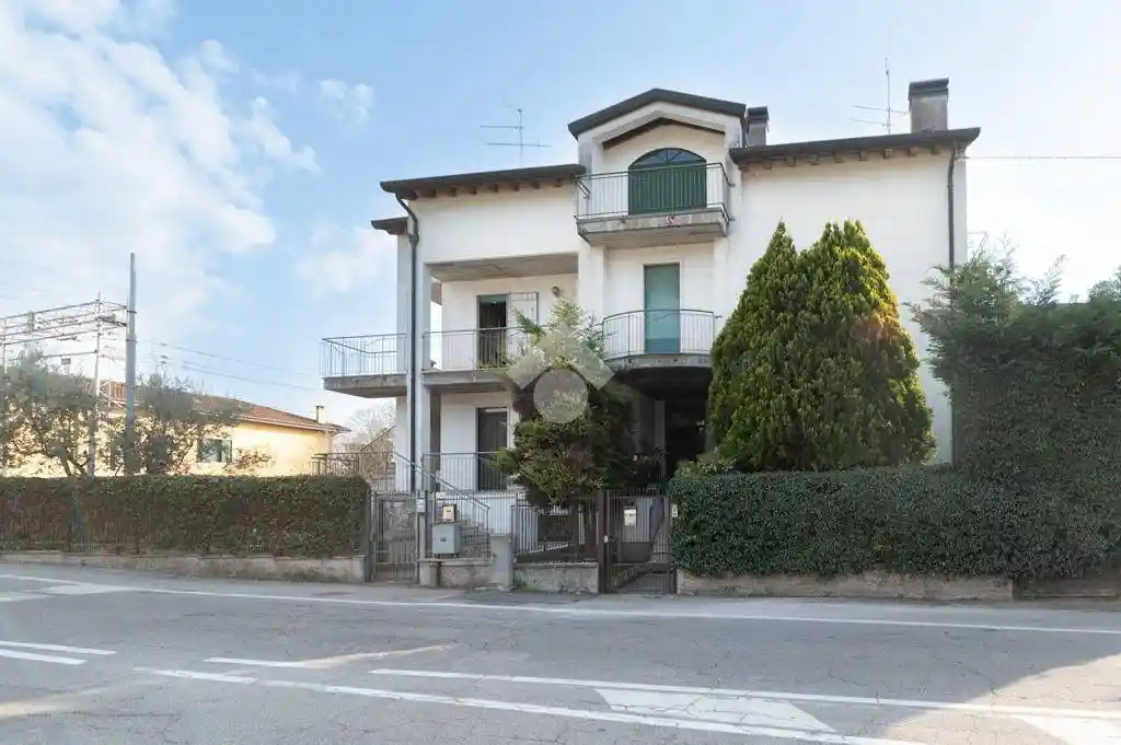 Villa in vendita a Villafranca di Verona