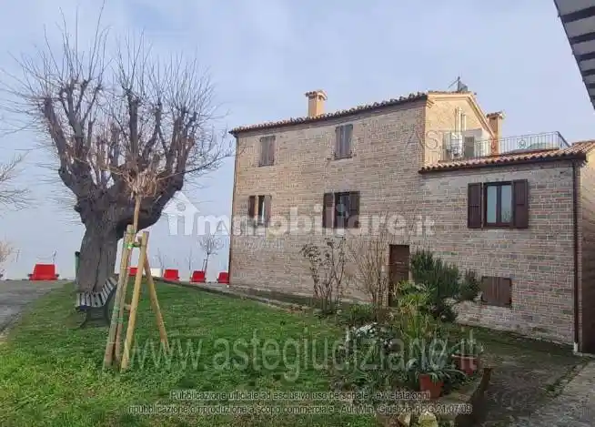 Villa in vendita a Rosora