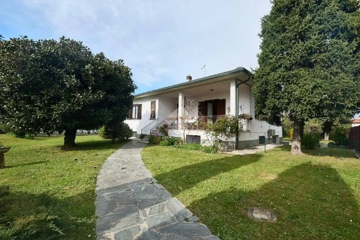Villa in vendita a Comazzo