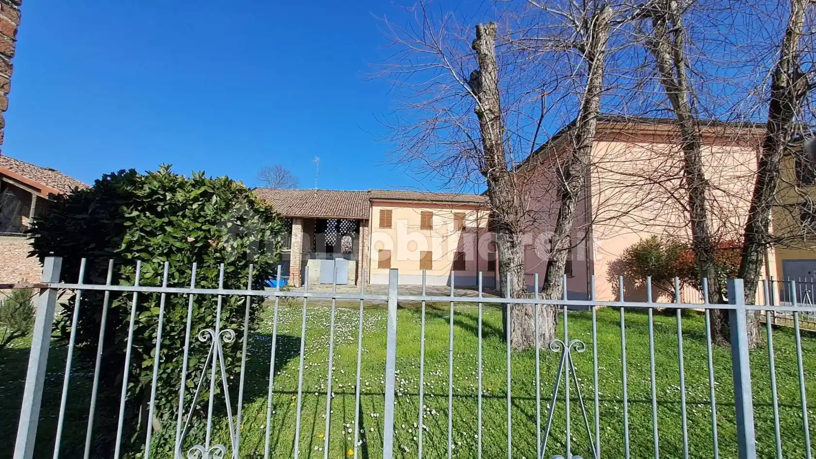 Palazzo - Edificio in vendita a Barbianello