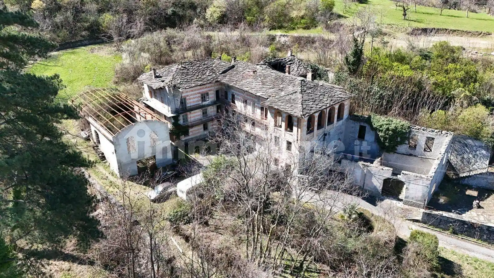 Palazzo - Edificio in vendita a Susa