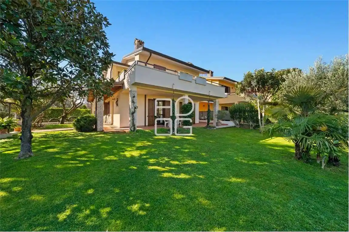 Villa in vendita a Sirmione