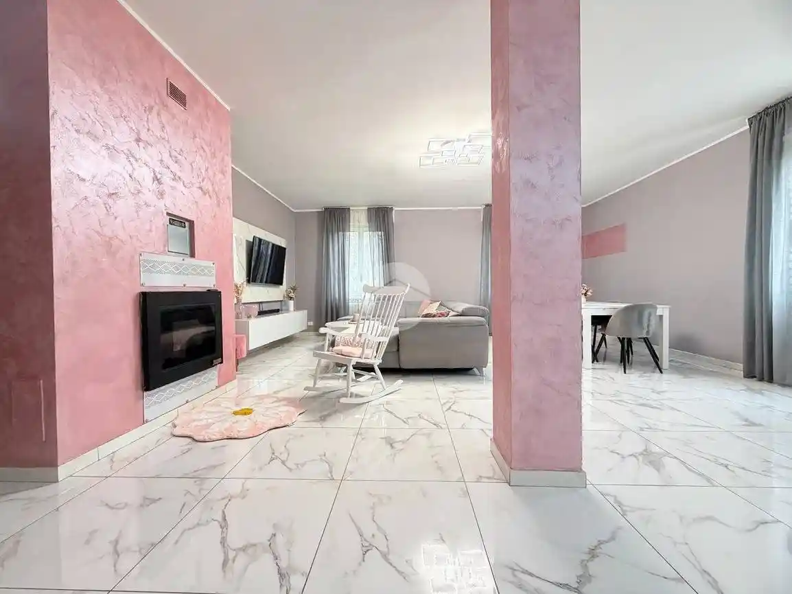 Appartamento in vendita a Dello