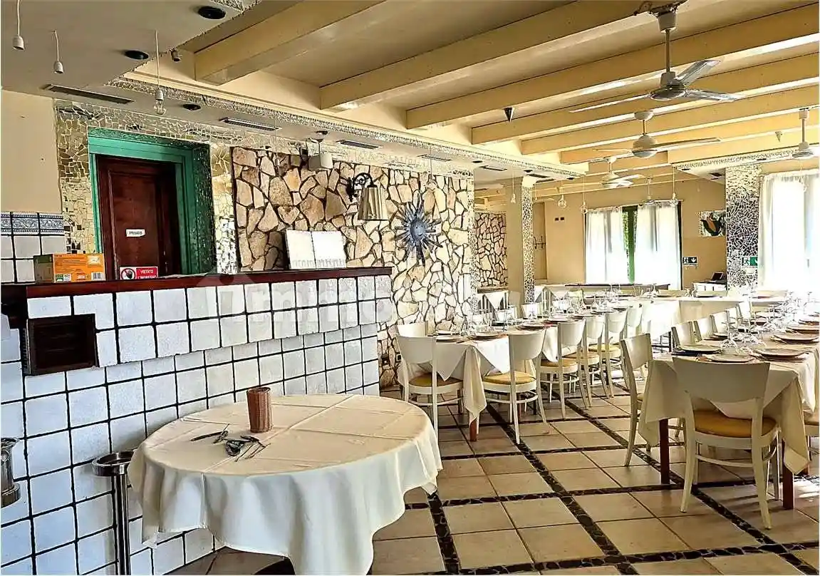 Palazzo - Edificio in vendita a Cesena