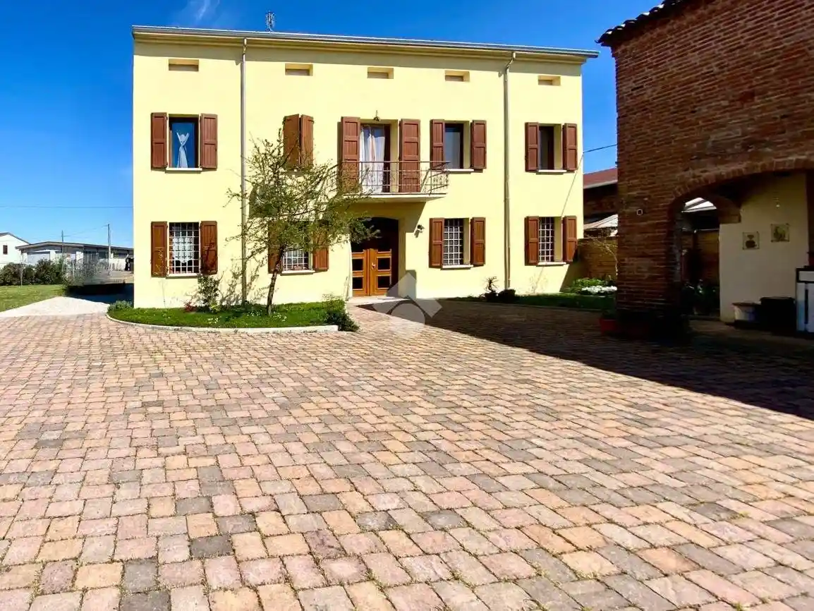 Villa in vendita a Reggiolo