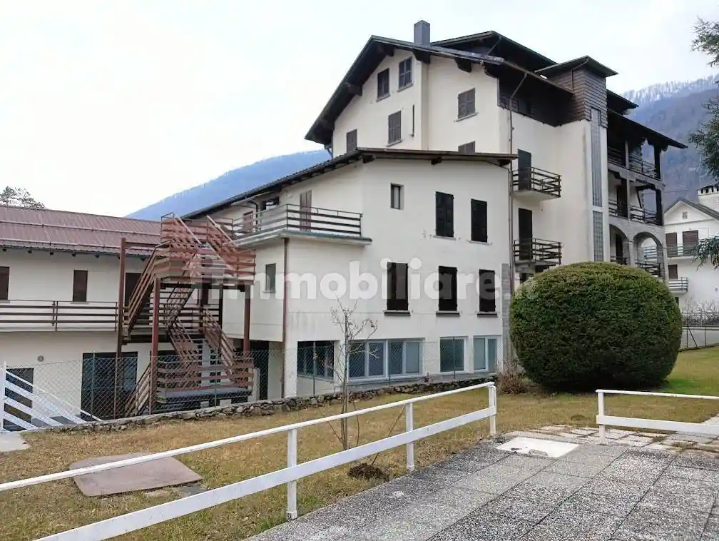 Palazzo - Edificio in vendita a Malesco