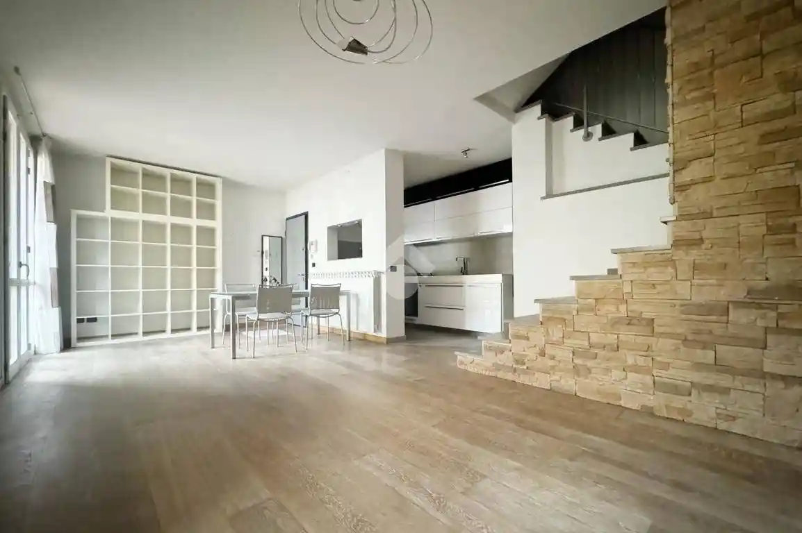 Casa indipendente in vendita a Prato