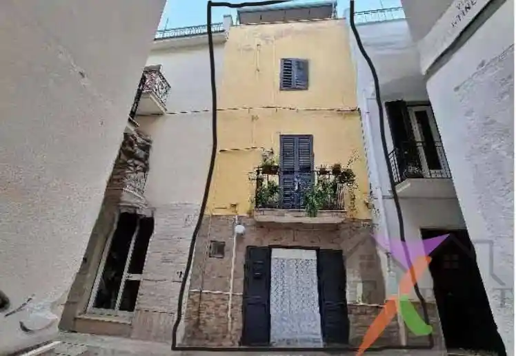 Palazzo - Stabile in vendita a Mola di Bari