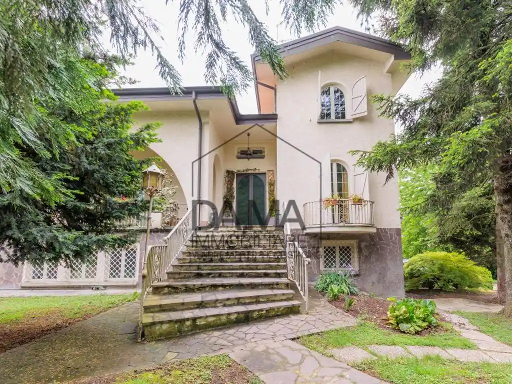 Villa in vendita a Montechiarugolo