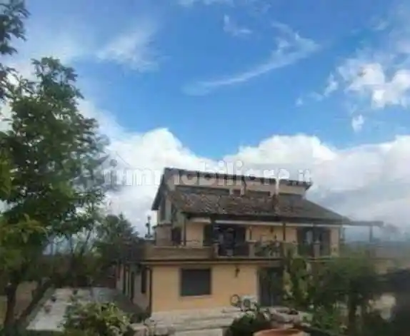 Villa in vendita a Palombara Sabina