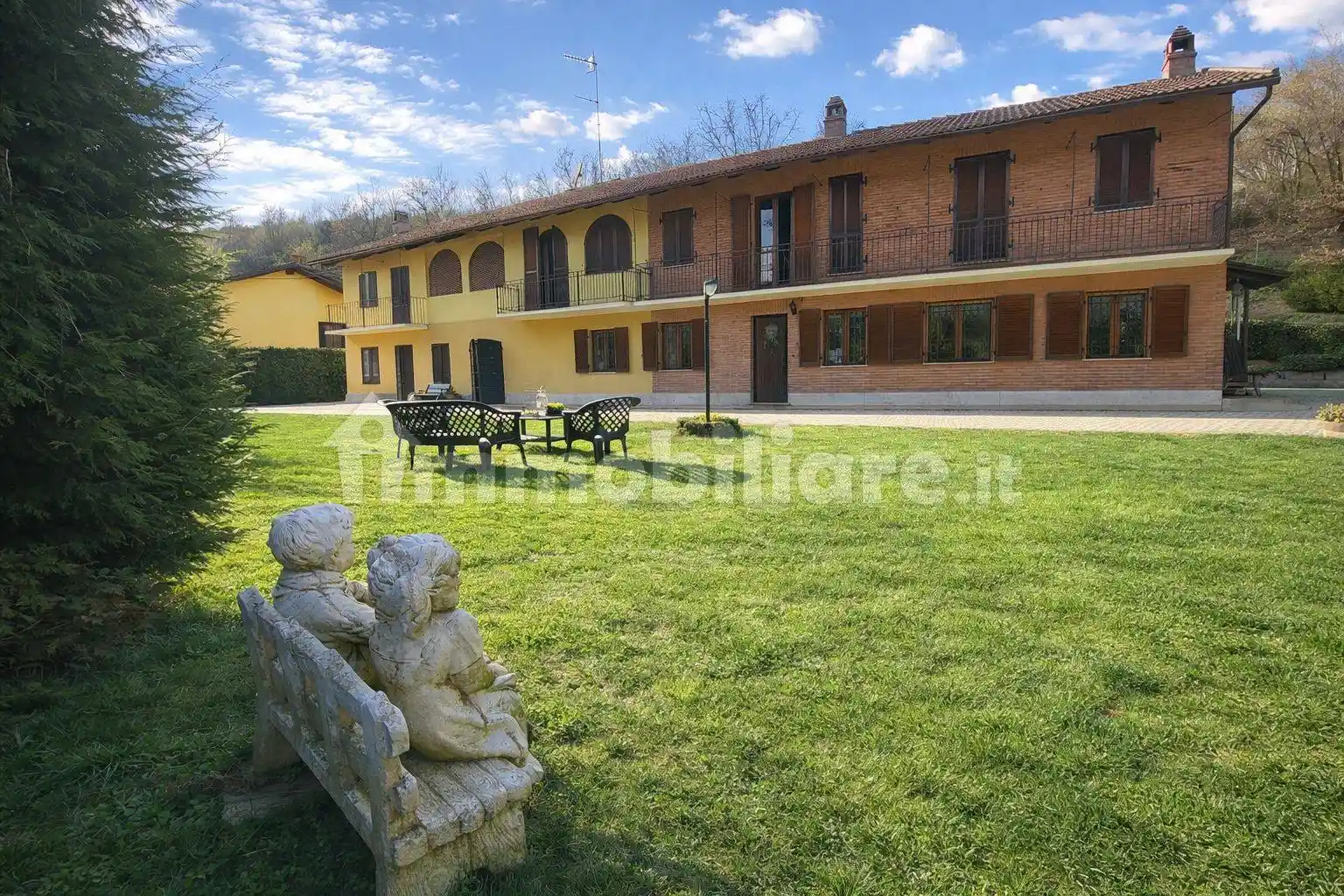 Villa in vendita a Monticello d'Alba