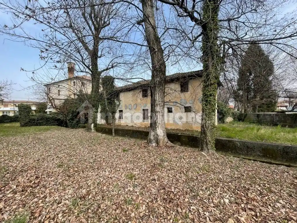 Casa indipendente in vendita a Giavera del Montello