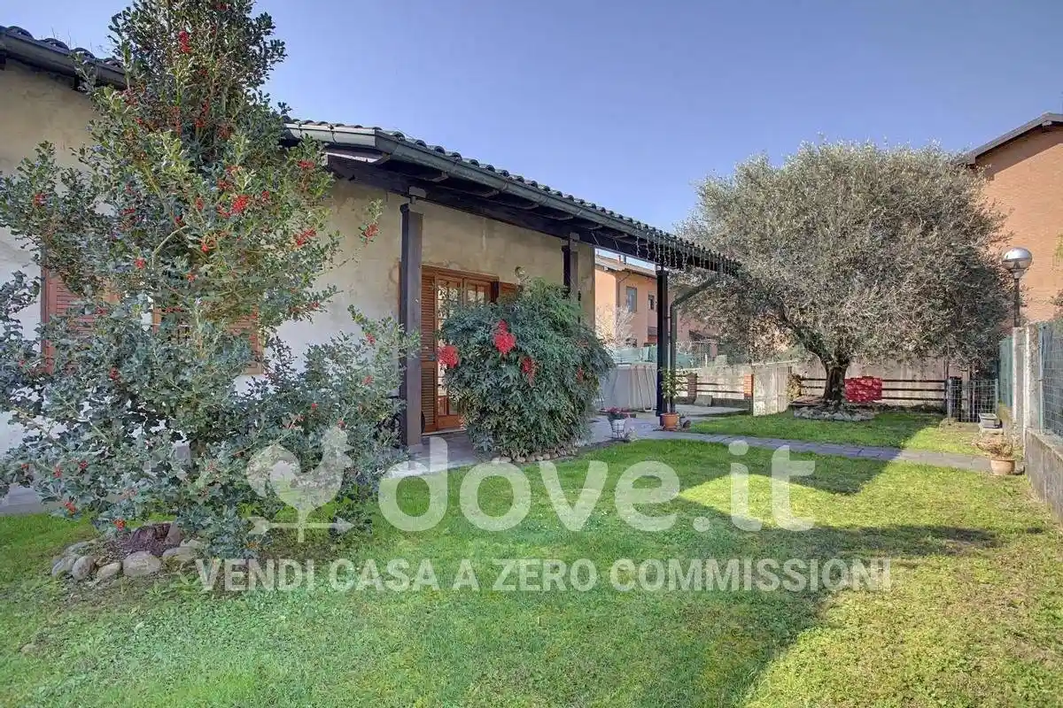 Casa indipendente in vendita a Caravate