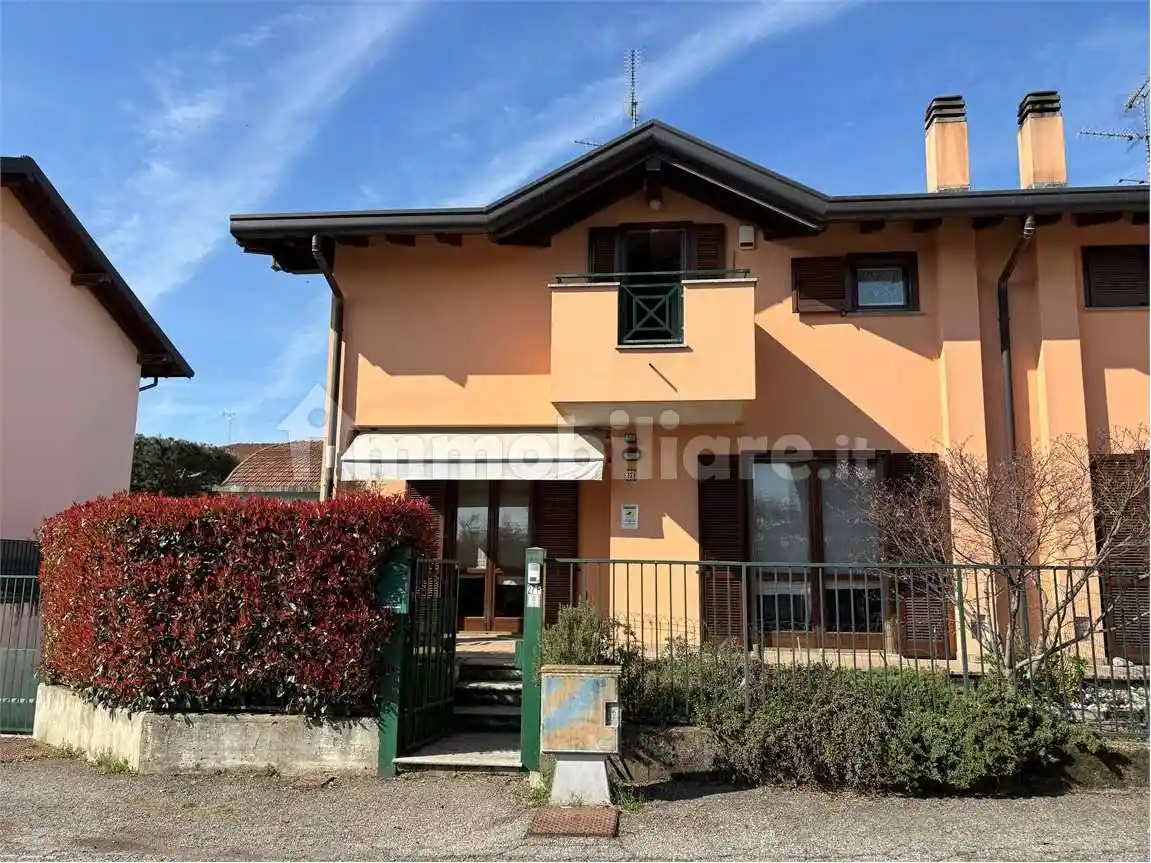 Villa in vendita a Borgomanero
