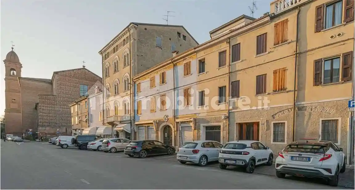 Palazzo - Edificio in vendita a Carpi
