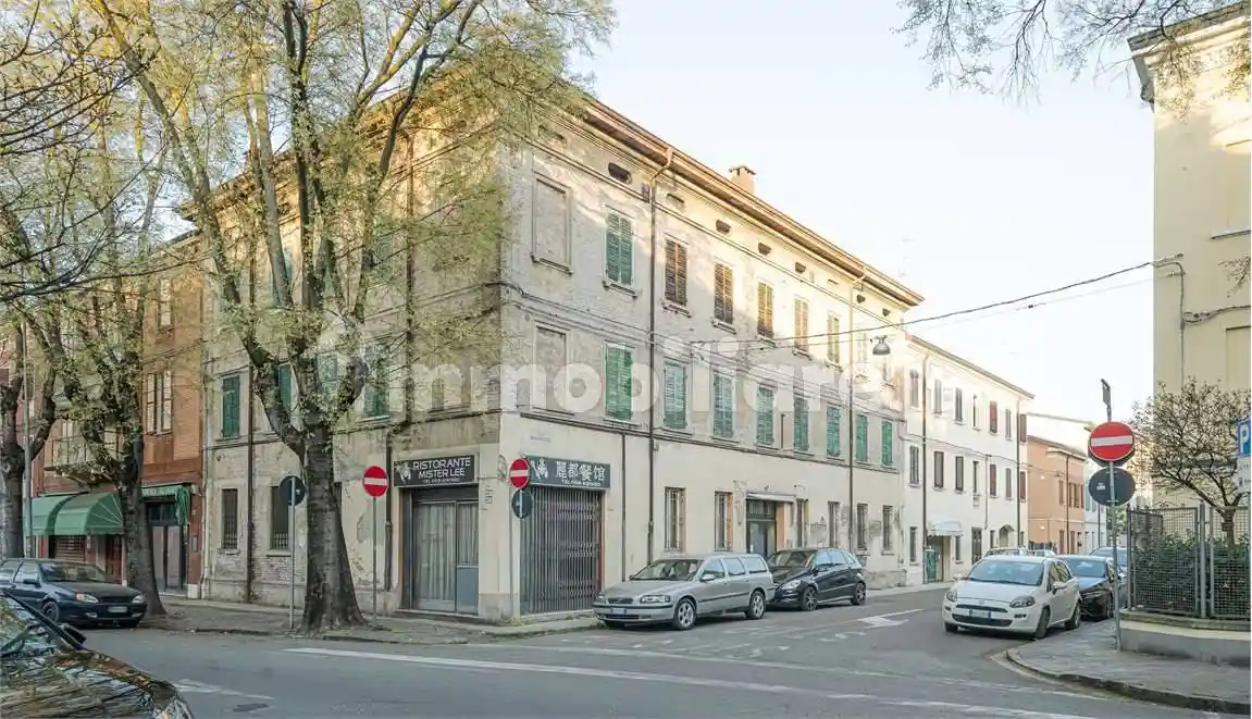 Palazzo - Edificio in vendita a Carpi