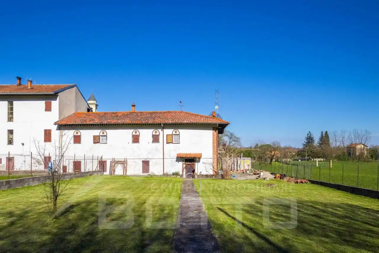 Casa indipendente in vendita a Fontaneto d'Agogna