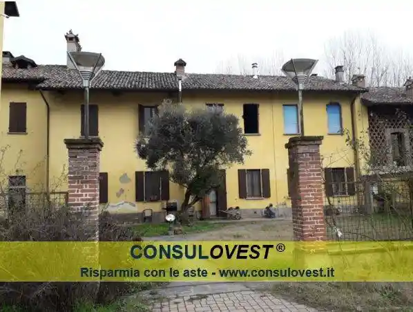 Casa indipendente in vendita a Vellezzo Bellini