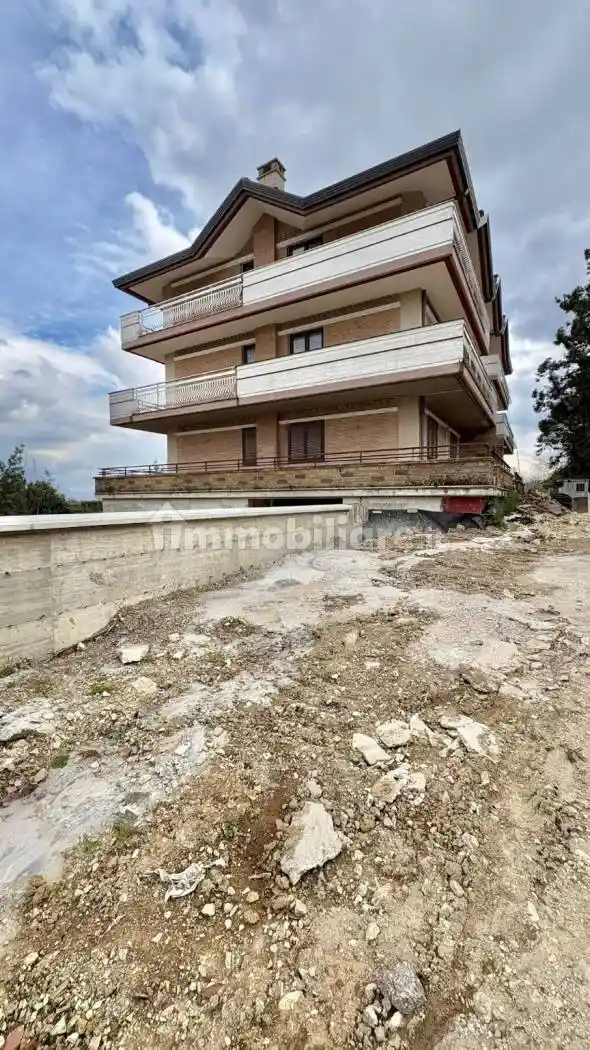 Palazzo - Edificio in vendita a Avellino