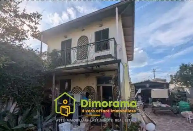 Casa indipendente in vendita a Forlì