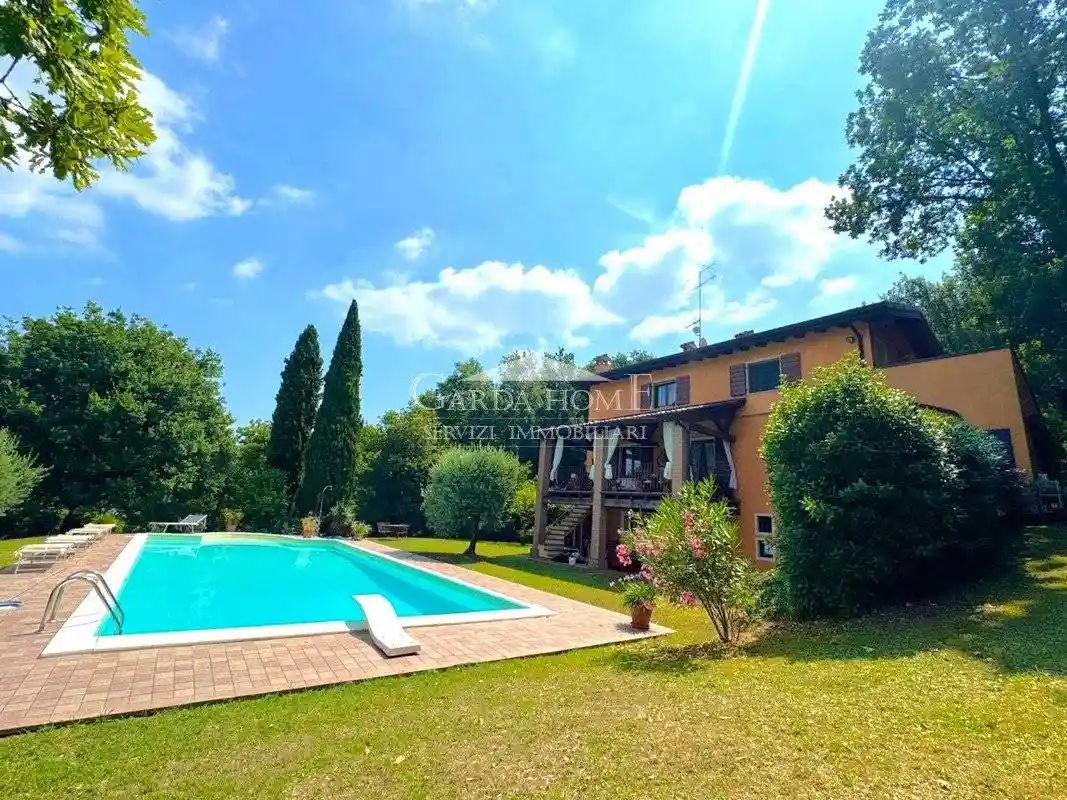 Villa in vendita a Desenzano del Garda