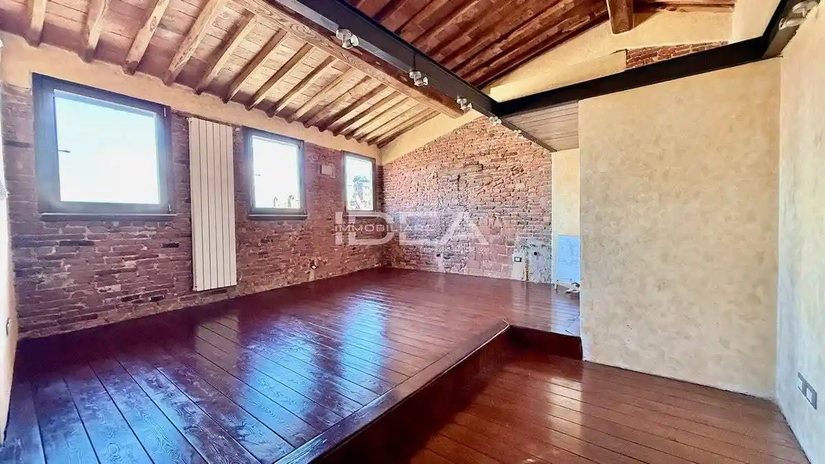 Appartamento in vendita a Lucca