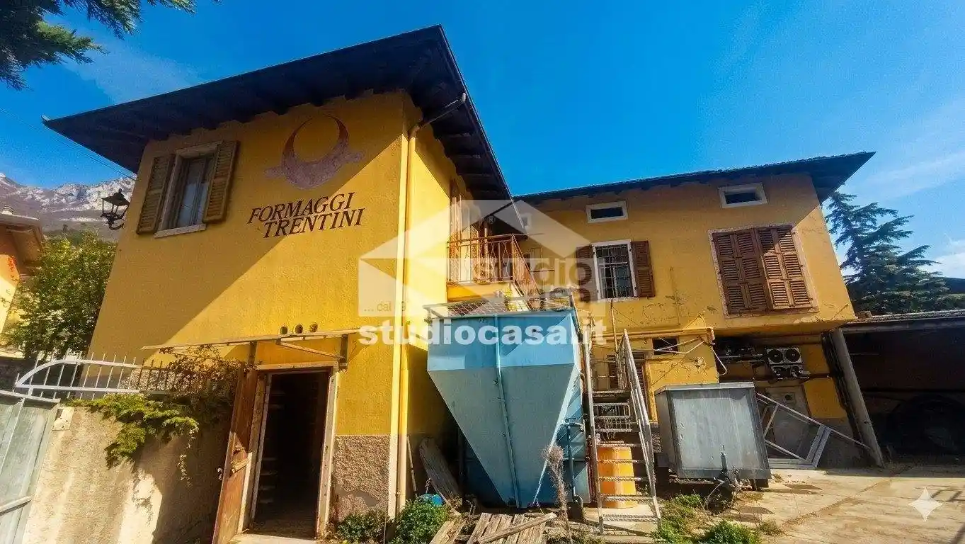 Palazzo - Edificio in vendita a Avio